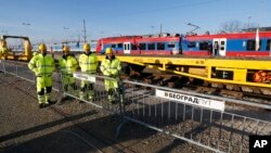 Radnici na svečanom obeležavanju početka radova na modernizaciji pruge Beograd-Budimpešta u Beogradu, Srbija 28. novembar 2017.