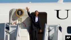 President Barack Obama waves from Air Force One before departure at Andrews Air Force Base, Md., Nov. 2, 2014. 