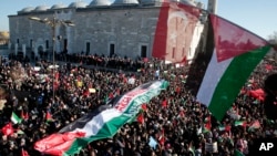 Thousands of protesters, some holding Palestinian and Turkish flags, march in the streets after Friday prayers in Istanbul, Dec. 8, 2017, against U.S. President Donald Trump's decision to recognize Jerusalem at the capital of Israel. 