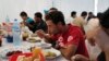 Badan Amal Aljazair Ambil Alih Restoran untuk Siapkan Hidangan Ramadan