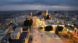 Church of Nativity di Bethlehem, di Tepi Barat yang diduduki Israel pada 24 Desember 2021. (Foto: REUTERS/Yosri Al Jamal)