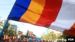 A CNRP rally brought thousands of people to the streets to call for Prime Minister Hun Sen to step down, Cambodia, Dec. 22, 2013. (Robert Carmichael for VOA)