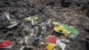 Puing-puing pesawat Ethiopian Airlines yang jatuh tak lama setelah lepas landas di Hejere, dekat Bishoftu atau Debre Zeit, sekitar 50 kilometer arah selatan Addis Ababa, di Ethiopia, Minggu, 10 Maret 2019.