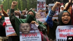 အင်ဒိုနီးရှားနိုင်ငံ မြို့တော်ဂျက်ကာတာ မြန်မာသံရုံးရှေ့ ရိုဟင်ဂျာအရေးဆန္ဒပြပွဲ