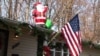Добровольцы украшают к Рождеству дома ветеранов