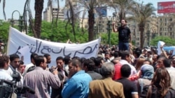 معترضان در يک راه پيمايی در قاهره خواستار پایانِ ریاست جمهوری حسنی مبارک شدند
