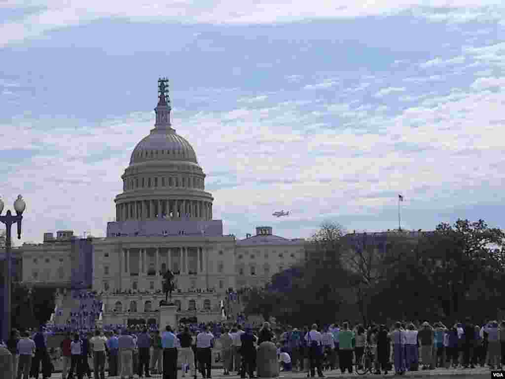 El Capitolio fue testigo de otro acontecimiento hist&oacute;rico, el &uacute;ltimo vuelo del Discovery.