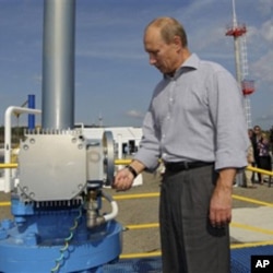 普京总理参加俄中石油管道俄罗斯段的开通仪式 2010年8月29日