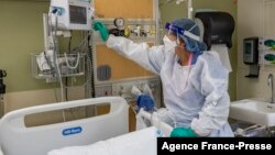 A medical worker at the US Department of Veterans Affairs (VA) Boston Healthcare system campus and medical center in West Roxbury, Massachusetts on January 11, 2022. 