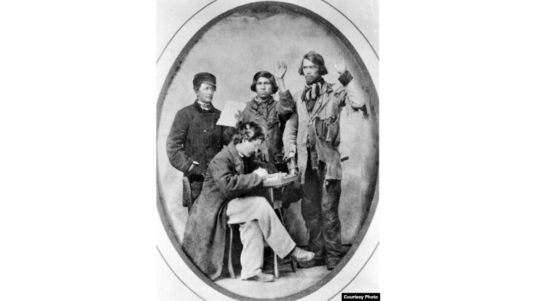 Two Union officials swearing in two Native American Civil War recruits. According to Bigford, the recruit on right may have been Adam Scherf of Stockbridge, Wisconsin. Courtesy: Wisconsin Historical Society.