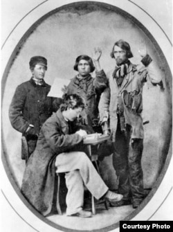 Two Union officials swearing in two Native American Civil War recruits. According to Bigford, the recruit on right may have been Adam Scherf of Stockbridge, Wisconsin. Courtesy: Wisconsin Historical Society.