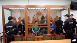 Les cinq accusés dans la cour de Justice de Moscou, le 27 juin 2017.