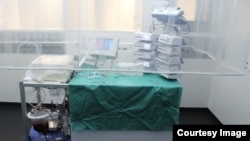 The perfusion machine in operation. The donor liver is connected in the white container in the upper left. (Image: University Hospital Zurich/beamue)
