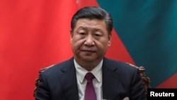 ប្រធានាធិបតី​ចិន​លោក Xi Jinping នៅ​ក្នុង​ពិធី​ចុះ​ហត្ថាលេខា​ជាមួយ​នឹ​ងប្រធានាធិបតី​ Maldives លោក Abdulla Yameen នៅ​សាលប្រជុំ​នៃ​ប្រជាជន​ចិន​ក្នុង​ទីក្រុង​ប៉េកាំង​កាលពី​ថ្ងៃទិ​០៧ ធ្នូ​ ២០១៧។