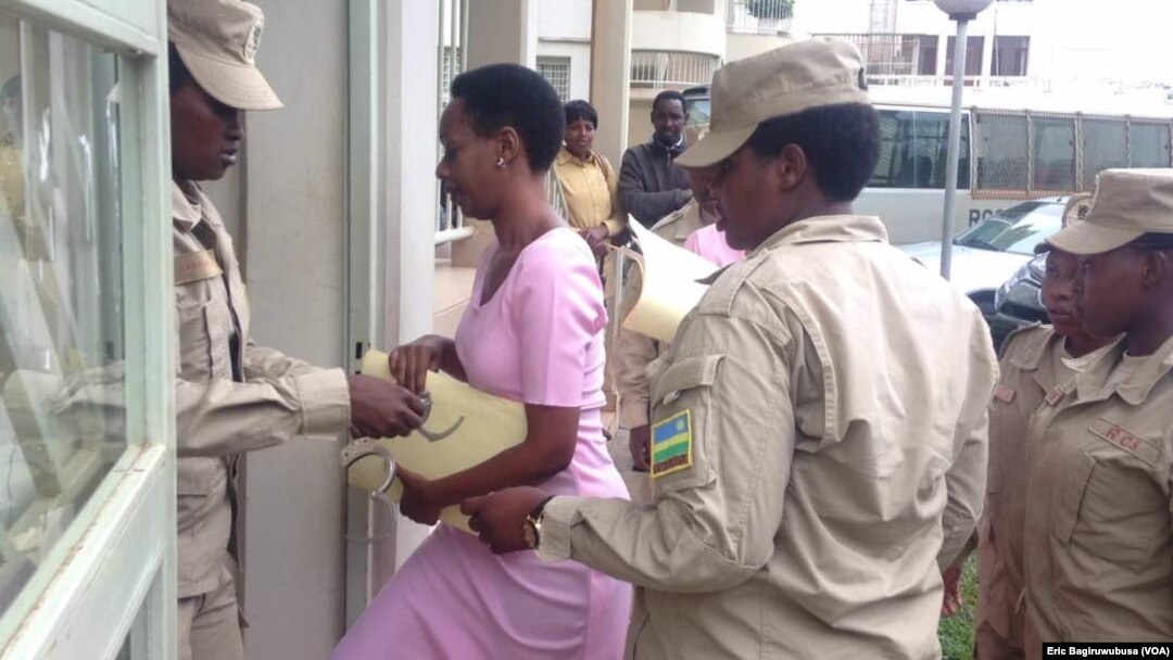 Diane Rwigara yinjira mu urukiko