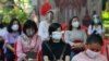ကိုရိုနာဗိုင်းရပ်စ် ကူးစက်မှု တိုးနေတဲ့ အင်ဒိုနီးရှားမှာ နှာခေါင်းစည်းတပ် သွားလာနေကြသူများ။ (ဇူလိုင် ၁၂၊ ၂၀၂၀)