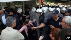 Police officers detain a pro-Kurdish Peoples' Democratic Party member as they protest the detention of Gultan Kisanak, Diyarbakir mayor, and Co-mayor Firat Anli, in Diyarbakir, Turkey, Oct. 26, 2016. 