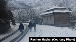 پاکستانی کنٹرول کے کشمیر کے کئی علاقوں میں شدید برف باری۔ 
