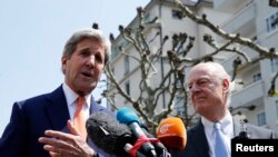 U.S. Secretary of State John Kerry (L) gestures next to U.N. Special Envoy on Syria Staffan de Mistura during a news conference in Geneva, Switzerland, May 2, 2016.