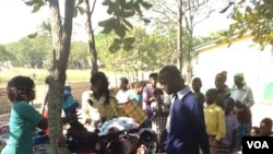 Umnumzana Philip Sibanda esabela abantu izembatho