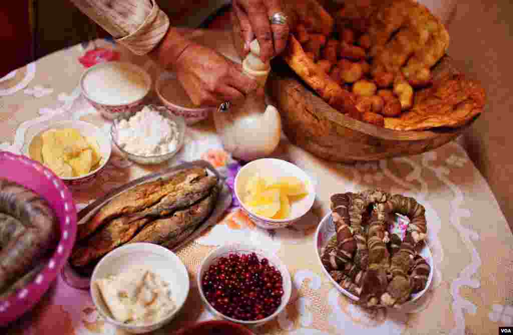  Mutton sausage, river fish, and sweetened cranberries are some of the delicacies that Altai hosts serve their guests. (Vera Undritz for VOA)