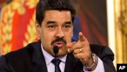 El presidente venezolano, Nicolás Maduro, amenaza con eliminar inmunidad parlamentaria.