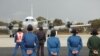 日本P-3猎户座海上巡逻机准备启程搜索马来西亚航空公司MH370失踪航班