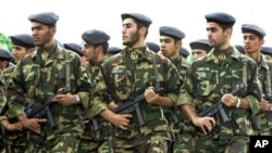 Soldiers of Iran's elite Revolutionary Guard (file photo)