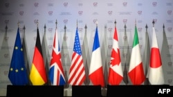 프랑스 남부 지중해 연안 휴양도시 비아리츠에서 오는 24일 주요 7개국(G7) 정상회의가 열리는 가운데 유럽연합(EU), 독일, 영국, 미국, 프랑스, 캐나다, 이탈리아. 일본 국기가 세워져 있다.
