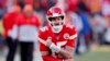 Patrick Mahomes, quarterback de los Chiefs de Kansas City, festeja tras lanzar un pase de anotación en la final de la Conferencia Americana ante los Titans de Tennessee, el domingo 19 de enero de 2020 (AP Foto/Charlie Neibergall)