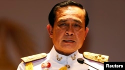 Thai Army chief General Prayuth Chan-ocha addresses reporters at the Royal Thai Army Headquarters in Bangkok May 26, 2014. Coup leader General Prayuth Chan-ocha said on Monday that Thailand's king had formally endorsed his position as head of the military