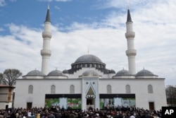 A crowd listens to Turkish President Recep Tayyip Erdogan's speech at the inauguration of the Diyanet Center of America in Lanham, Maryland, April 2, 2016.