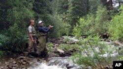 Di Amerika, selain perlu memiliki izin untuk memancing, orang juga harus tahu peraturan yang diberlakukan di tempat memancing oleh negarabagian setempat (foto: Dok).