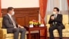 台湾外长吴钊燮（右）9月18日在台北宾馆会晤到访的美国副国务卿克拉奇。（照片来源：台湾外交部）