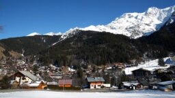 Vista general del complejo alpino francés de Les Contamines-Montjoie, Francia, donde cinco ciudadanos británicos, incluido un niño, han sido diagnosticados con el coronavirus, después de permanecer en el mismo chalet de esquí con una persona que había estado en Singapur. Reuters.