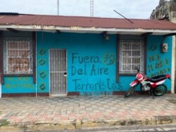 Durante dos años de crisis sociopolítica, varios medios de comunicación han sido dañados por simpatizantes del gobierno en Nicaragua. [Foto: Houston Castillo, VOA]