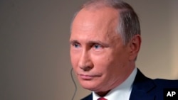 블라디미르 푸틴 러시아 대통령이 1일 '블룸버그' 통신과 인터뷰하고 있다.