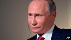 Tổng thống Nga Vladimir Putin trong cuộc phỏng vấn với Bloomberg tại Vladivostok, Nga, 1/9/2016. 