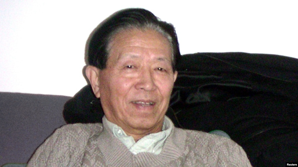 Bác sĩ Jiang Yanyong, người đã lên tiếng báo động về việc chính phủ Trung Quốc che dấu dịch bệnh SARS năm 2003, bị quản thúc tại gia vì yêu cầu giới lãnh đạo đánh giá lại phong trào đòi dân chủ Thiên An Môn năm 1989.