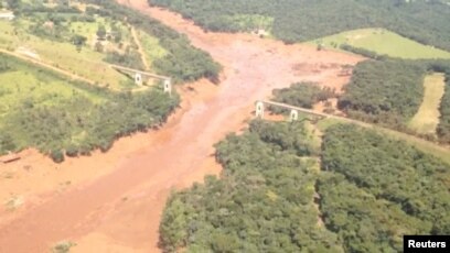 Hình ảnh trên mạng xã hội cho thấy bùn đỏ tràn ra sau khi đập bị vỡ ở Brumadinho, Brazil, ngày 25 tháng 1, 2019, 