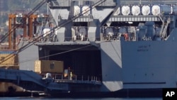 Kapal MV Cape Ray milik AS di pelabuhan Gioia Tauro, Italia selatan, Juli 2014.