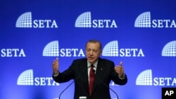 레제프 타이이프 에르도안 터키 대통령이 14일 터키 앙카라에서 연설하고 있다.