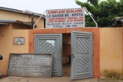 Entrée principale du complexe scolaire « le Savoir », Lomé, 28 octobre 2020. (VOA/Kayi Lawson)