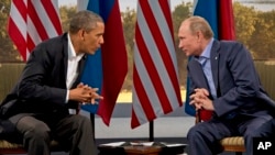 Tổng thống Hoa Kỳ Barack Obama và Tổng thống Nga Vladimir Putin trong một cuộc gặp bên lề hội nghị G8 diễn ra hồi tháng 6 tại Bắc Ireland.