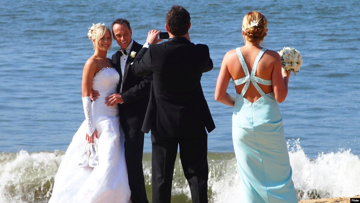 These 4 Wedding Dress Trends Are Going to Be Huge in 2018 These 4 Wedding Dress Trends Are Going to Be Huge in 2018