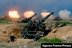 FILE - U.S.-made CM-11 tanks (in background) are fired in front of two 8-inch self-propelled artillery guns during the 35th Han Kuang (Han Glory) military drill in southern Taiwan's Pingtung county, May 30, 2019.