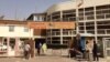 L'entrée principale de la mairie de N'Djamena, au Tchad, le 20 mars 2020. (VOA/André Kodmadjingar)