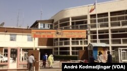 L'entrée principale de la mairie de N'Djamena, Tchad, le 20 mars 2020. (VOA/André Kodmadjingar)