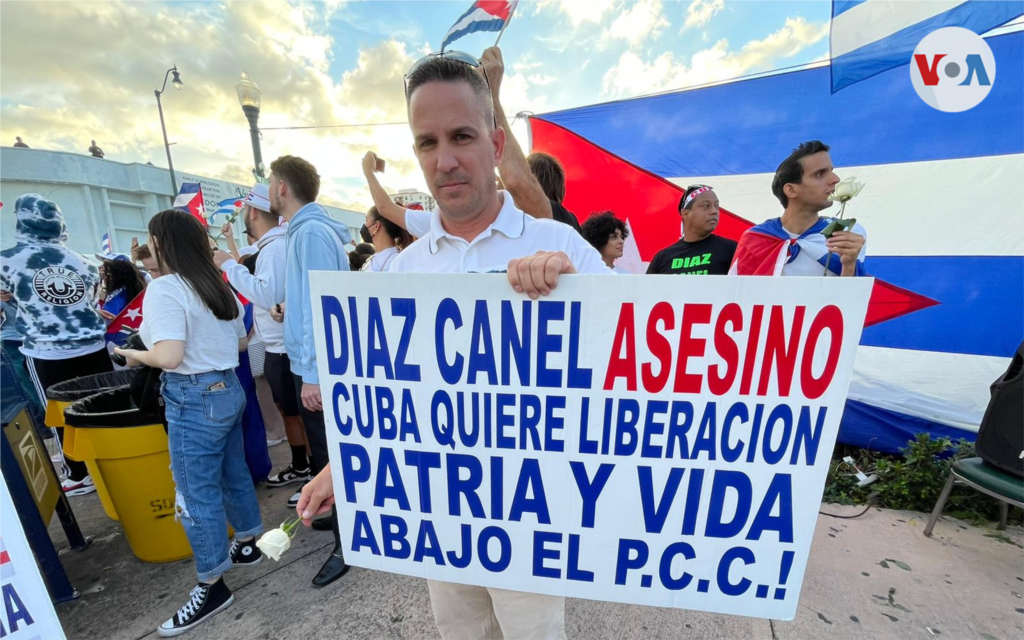 Miembros de la comunidad cubana protestan desde Miami, Estados Unidos. Noviembre 15 de 2021. Foto: Antoni Belchi