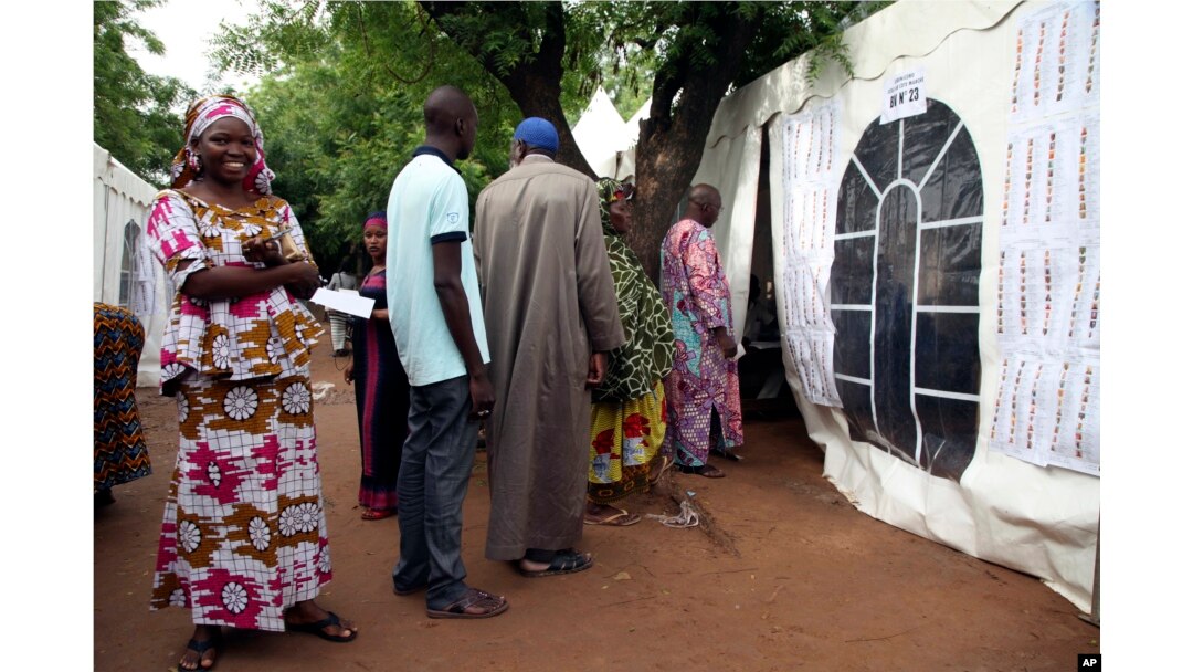 Malians wait to cast their ballot during the Presidential elections in Bamako, July 29, 2018.